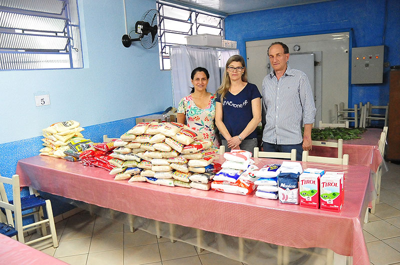 ACF entrega alimentos na APAE de Concórdia 6 apae doacao