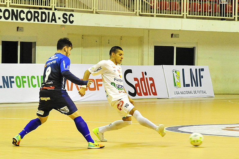 Com garra Concórdia conquista o primeiro ponto na LNF após empatar com o Pato Futsal 2 10062017 lnf