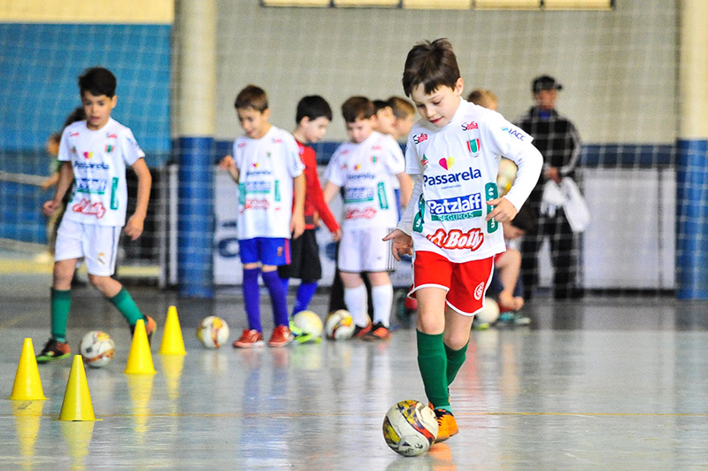 67 equipes inscritas no Campeonato Regional de Futsal de Base da FMEC 2 escolinhas campeonato