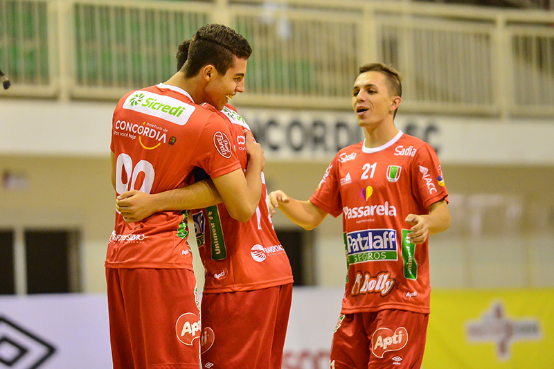 Sub-20 da ACF/FMEC vence de virada Luis Alves pelo Catarinense 2 release sub20 2910