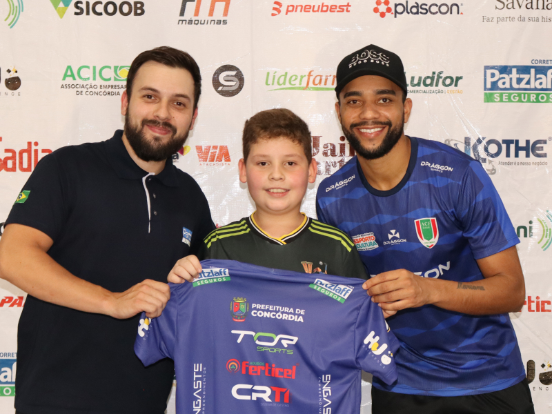 Novos uniformes e parceria com a Unoesc 7 03 1