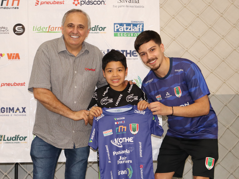 Novos uniformes e parceria com a Unoesc 8 04 1