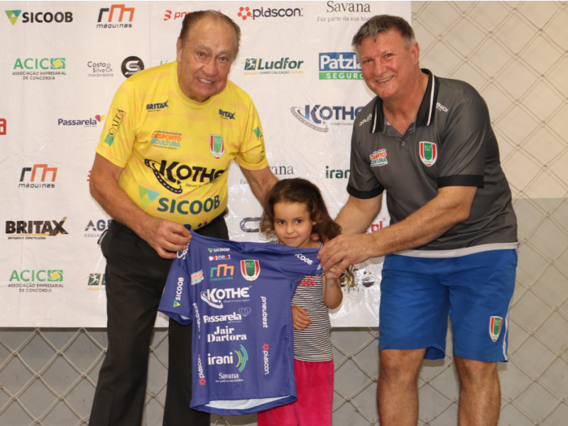 Novos uniformes e parceria com a Unoesc 9 05 1