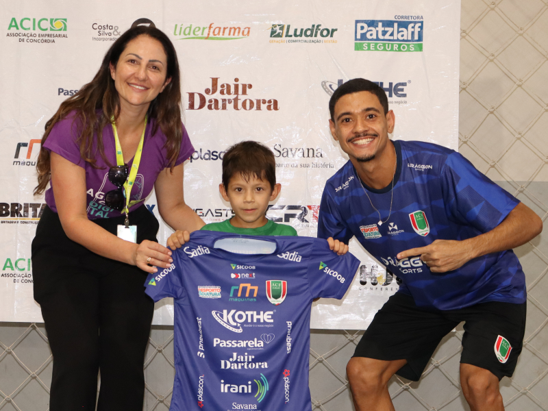 Novos uniformes e parceria com a Unoesc 11 07