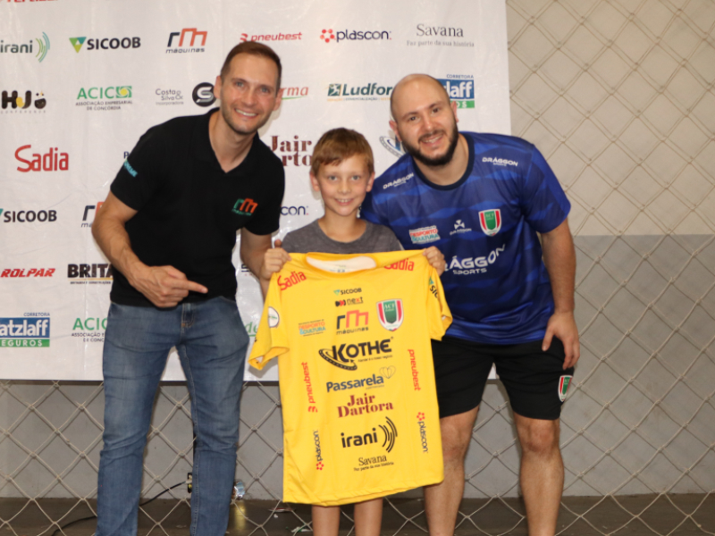 Novos uniformes e parceria com a Unoesc 12 08
