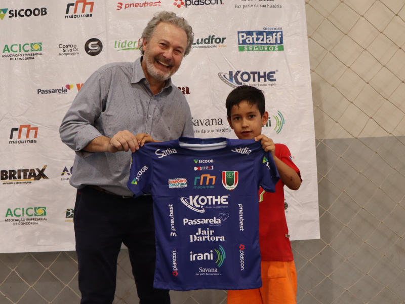 Novos uniformes e parceria com a Unoesc 14 10